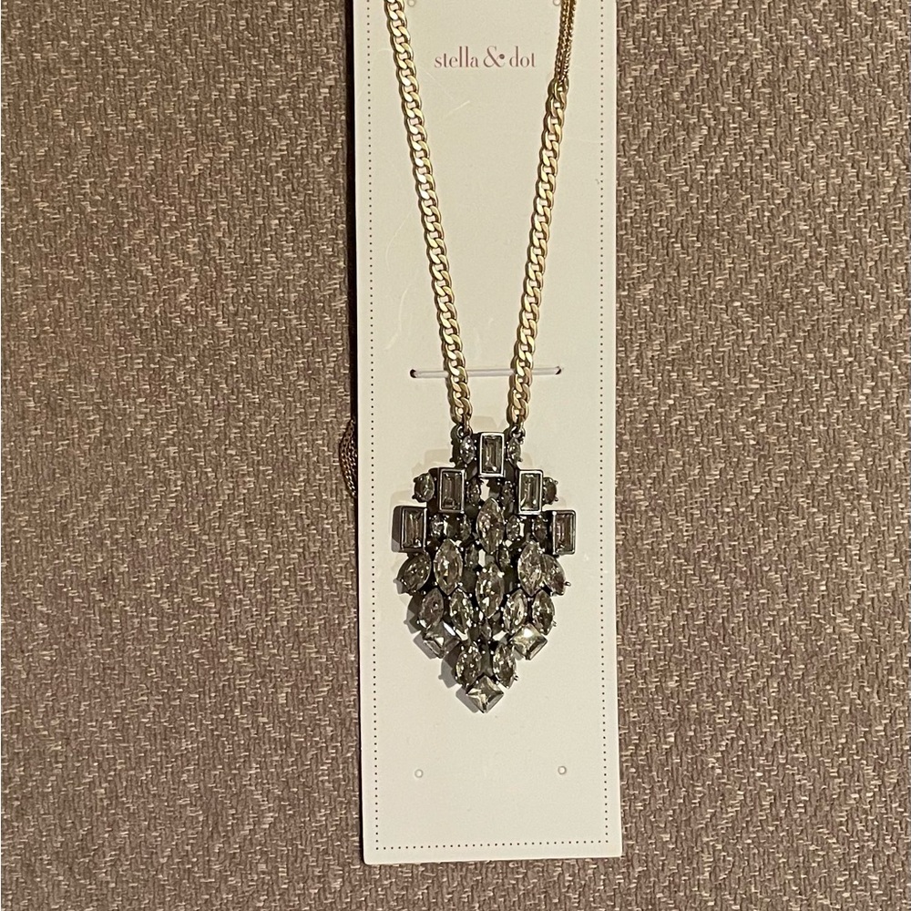 STELLA & DOT REGENCY PENDANT NECKLACE